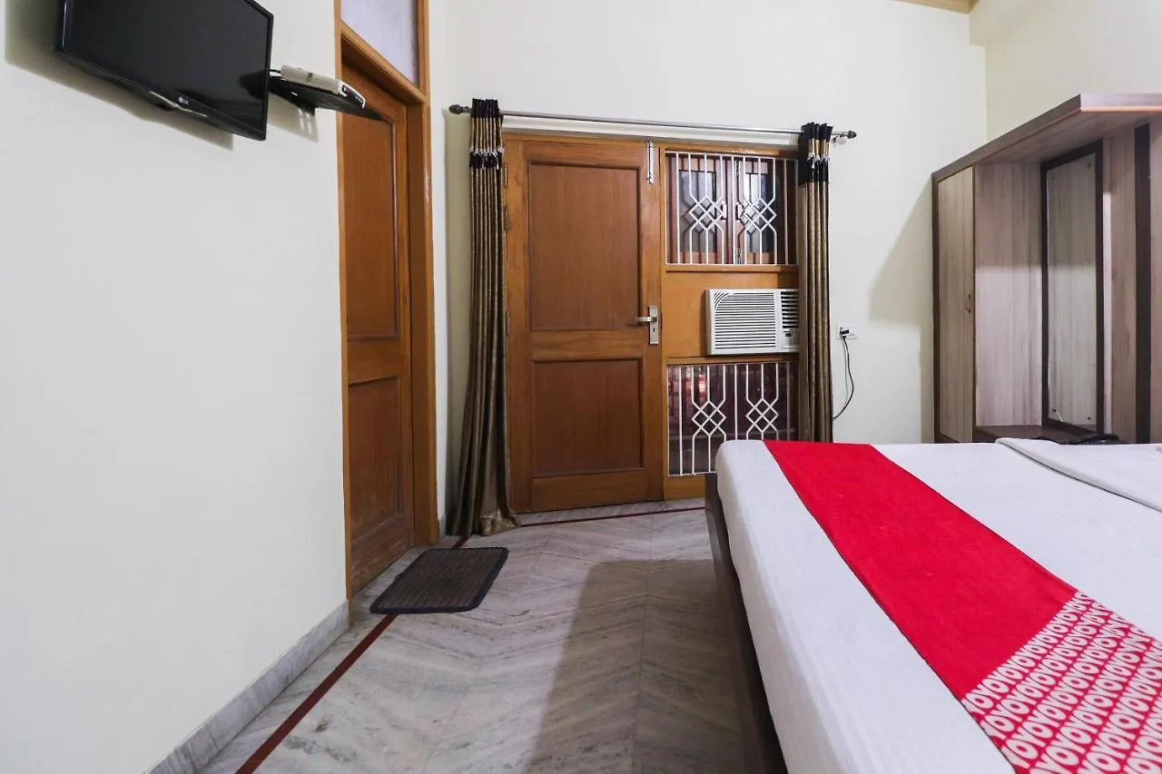 Oyo 67668 Hotel Laxmi Palace Agra